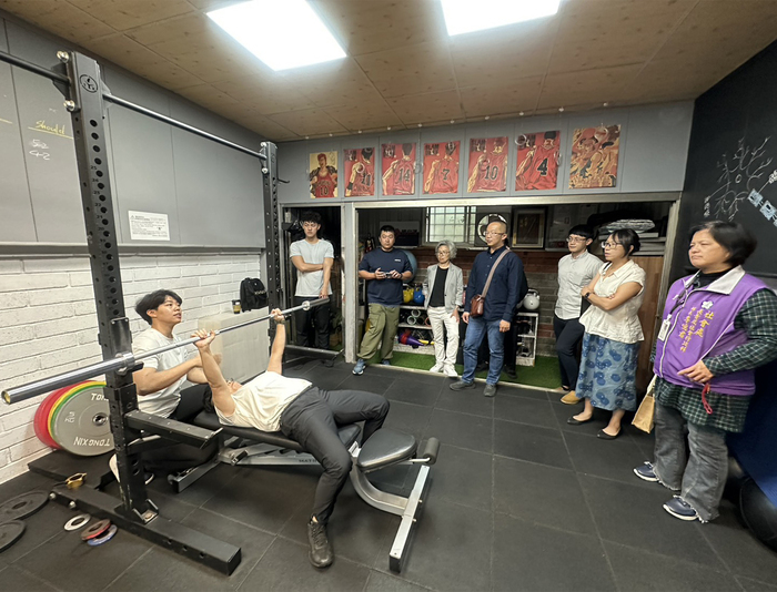 Cross-Domain Collaboration to Deepen Local Roots: National Chung Cheng University and Chiayi City Government Joined Hands to Promote the Elderly Health Promotion Project