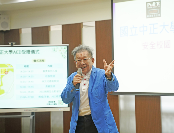 中正大學獲名譽博士林文村總裁捐贈AED　建構全方位校園生命守護網