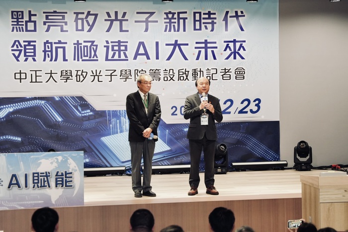 王汎森總校長(左)與蔡少正校長(右)