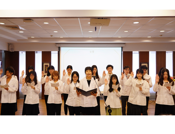 National Chung Cheng University Holds White Coat Ceremony as Graduate Students Embark on New Chapter in Clinical Training