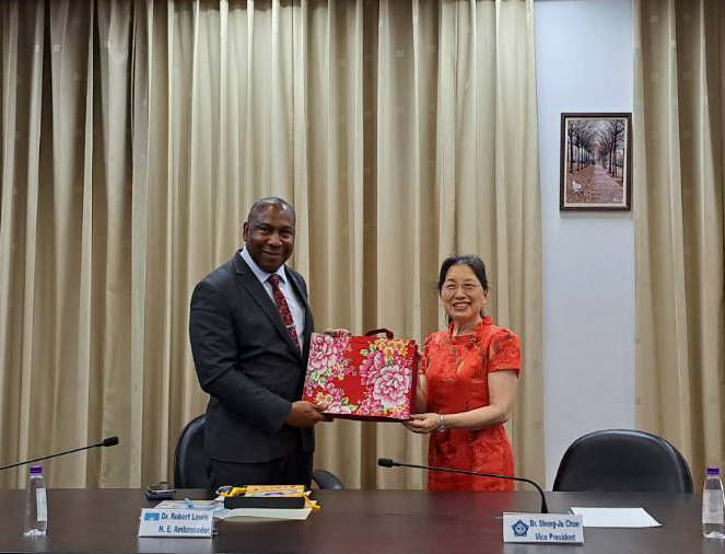 Ambassador Dr. Robert K. Lewis of Saint Lucia Visits National Chung Cheng University to Strengthen Bilateral Educational Cooperation
