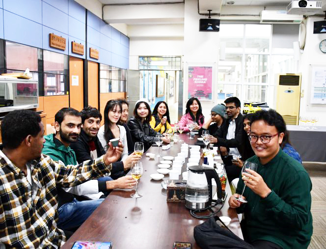 中正大學聖誕茶會：跨文化交流，品味台灣茶藝之美