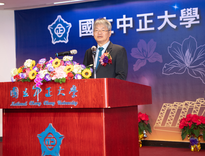 舊任校長馮展華致詞