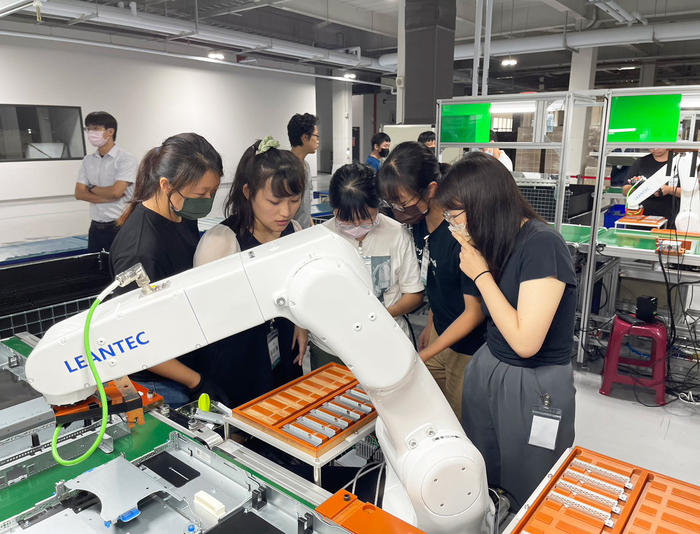 中正攜手勤誠、新代科技產學合作 培育科技新人才