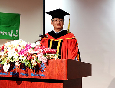 中正大學分流辦畢典　3千名畢業生不減熱情　交通部長林佳龍獻祝福