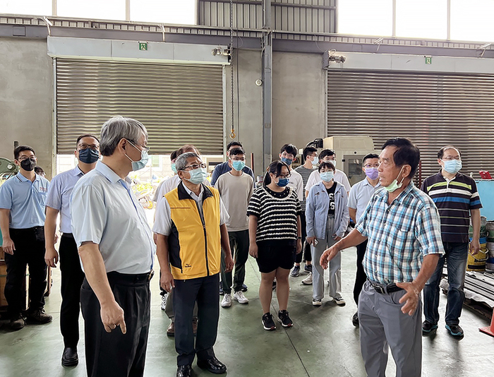 中正大學率團訪視嘉太工業區　媒合學生實習、共創產學新榮景