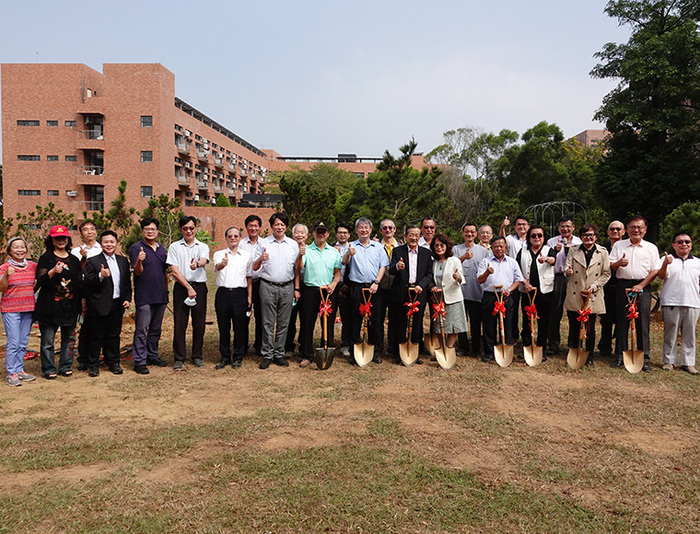 National Chung Cheng University’s (CCU) alumni donate 111 pine tree saplings, embellishing the campus and giving back to alma mater