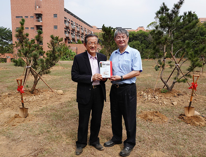 National Chung Cheng University’s (CCU) alumni donate 111 pine tree saplings, embellishing the campus and giving back to alma mater