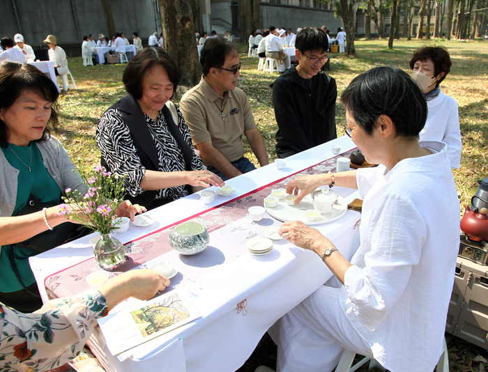 仲春飛花茶會　圖書館邀國際生共品春日茶席