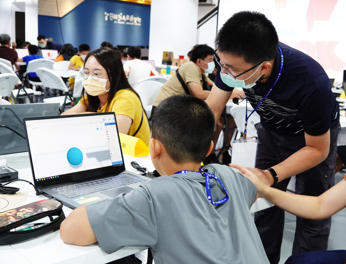 Creativity in Maker Culture, National Chung Cheng University Promotes 3D and AR Technology With Chiayi City Government