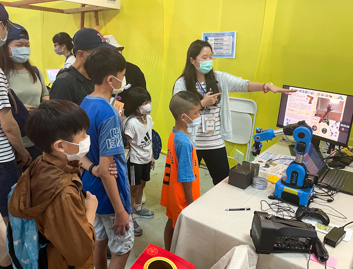 推廣科技自造教育　中正大學受邀嘉市府「智造咖」參展