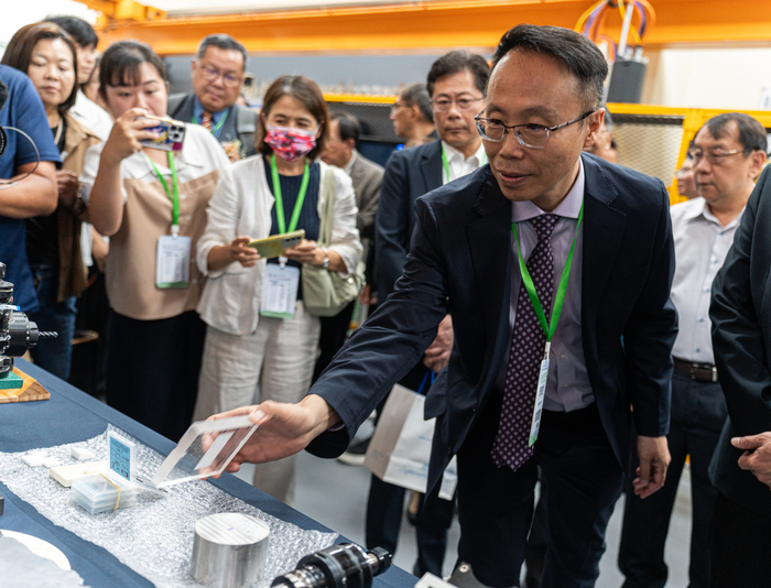 從齒輪傳奇到低碳革命：中正大學「前瞻綠色低碳製造基地」揭牌 　讓AI賦能成為產業淨零新引擎