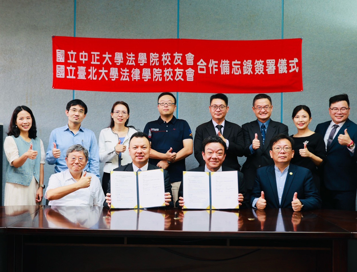 For promoting the profession of legislation and interaction of alumni of both National Chung Cheng University School of Law and National Taipei University College of Law, MOU signature was taking place