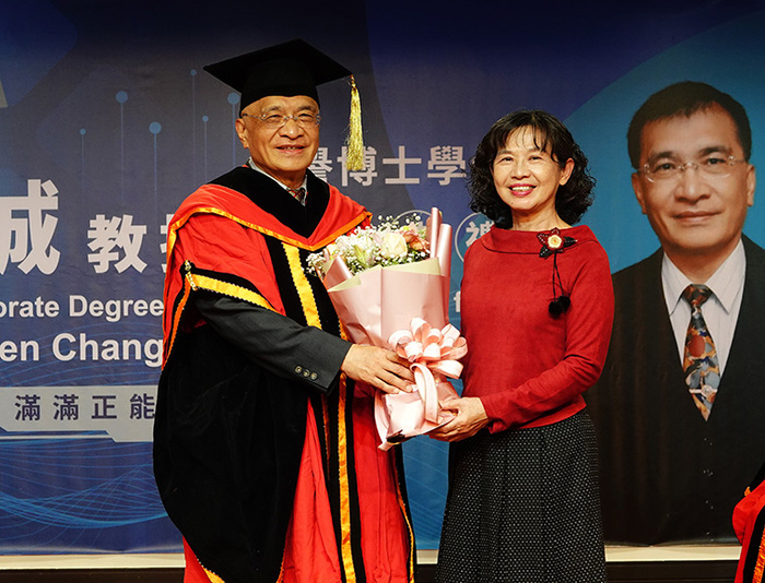 Professor Chin-Chen Chang, “Father of Taiwanese Cryptography”, receives honorary doctorate from National Chung Cheng University in recognition of his 16-year contribution since the founding of the university