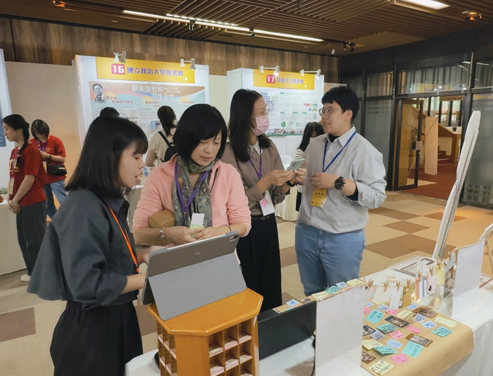 中正大學圖書館以創意閱讀奪金！「好書占卜術」獲全國金牌　吸引逾3萬人次參與互動