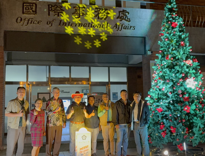 CCU Lights Its First Campus Christmas Tree in Year-End Celebration