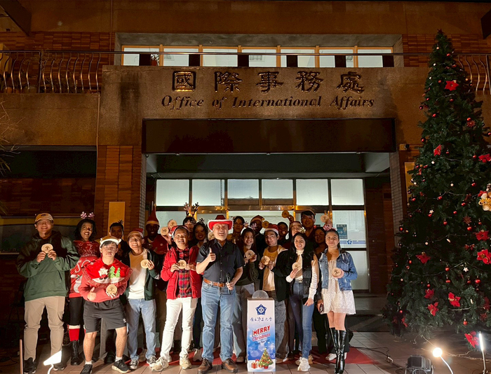 CCU Lights Its First Campus Christmas Tree in Year-End Celebration