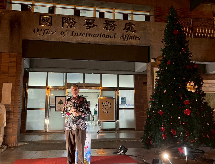 CCU Lights Its First Campus Christmas Tree in Year-End Celebration