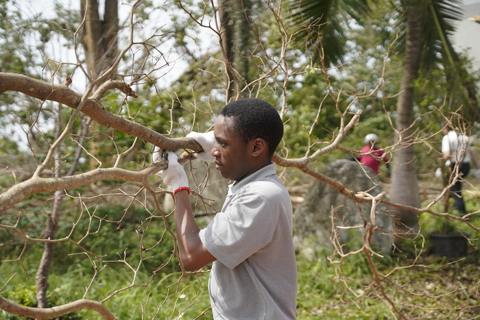 Post-Typhoon Danas Recovery: Nearly 100 Volunteers from Tzu Chi University and CCU Join Hands to Restore the Campus