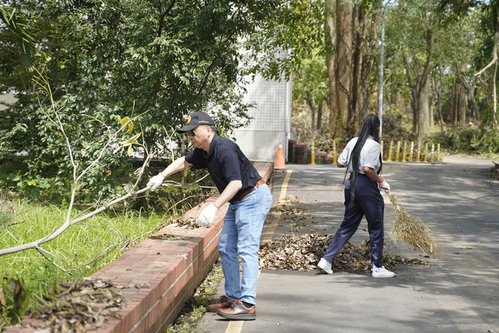 Post-Typhoon Danas Recovery: Nearly 100 Volunteers from Tzu Chi University and CCU Join Hands to Restore the Campus
