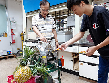 鳳梨皮渣升級木寡糖　中正大學化工系李文乾研發技術提高產率