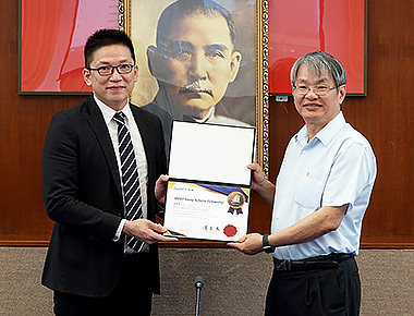 挑戰矽光子物理極限　中正大學機械系張國恩獲哥倫布計畫肯定