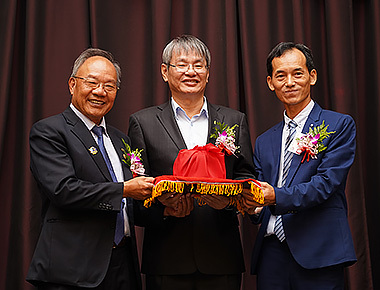 做中正大學最堅實的後盾　成教所校友周育賢接任校友總會會長