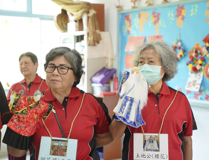 中正USR青銀共創百歲人生　相互疼惜相揪來演布袋戲