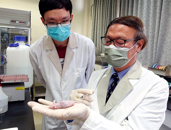生醫系教授張德卿研發基因治療載體再突破　有效治療攝護腺癌骨轉移