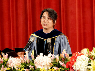 中正大學歡送近3千學子畢業　葉丙成籲：不要再相信「只要努力一定會成功」
