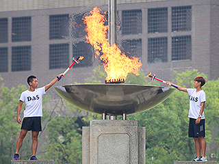 中正大學26週年校慶　學生齊放紙飛機獻祝福