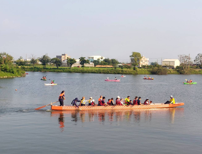 划船喝魚湯、學溝通！中正大學大潭活動：讓愛動起來