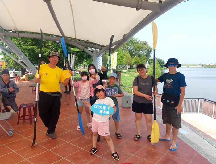 划船喝魚湯、學溝通！中正大學大潭活動：讓愛動起來
