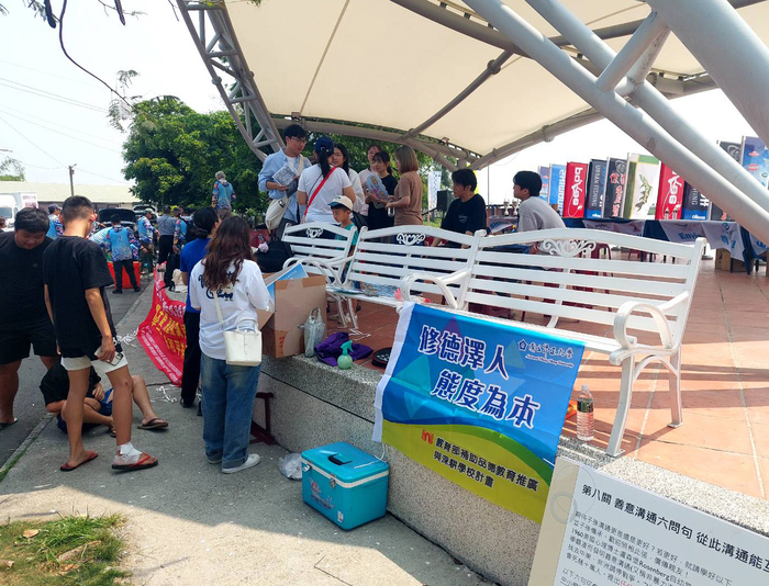 划船喝魚湯、學溝通！中正大學大潭活動：讓愛動起來