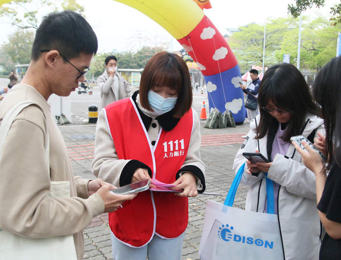 中正大學就業博覽會登場　75家企業提供上萬就業機會