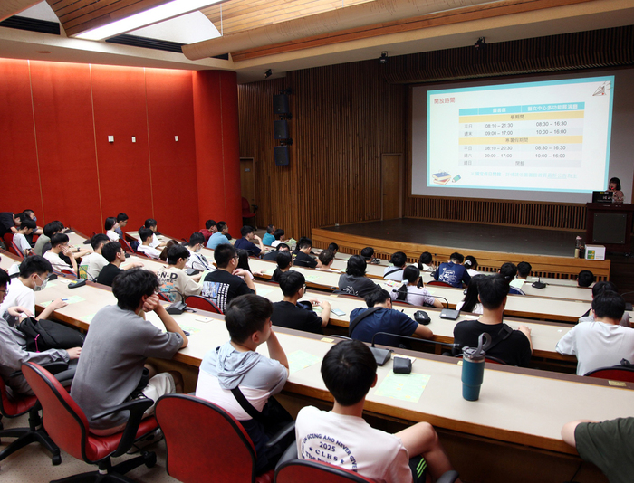 圖書館新生週拍貼機大受好評 為校園生活留下美好紀念圖片