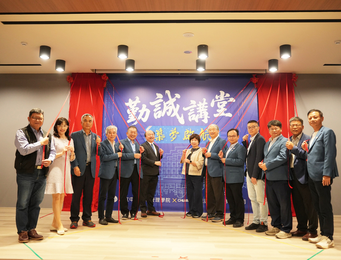 中正大學與企業深化合作　邀義雲企業家通識課傳授成功心法