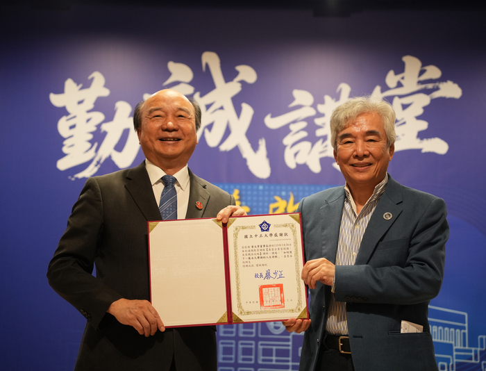 中正大學與企業深化合作　邀義雲企業家通識課傳授成功心法