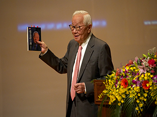 中正大學30周年校慶 首邀「半導體教父」張忠謀談成功與挫折