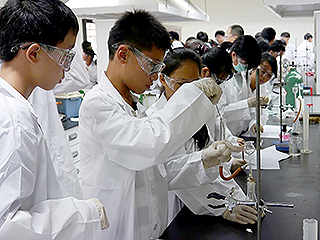當我們和科學「嘉」在一起　科普計畫讓孩子「站上巨人的肩膀」