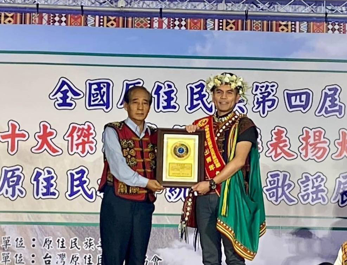 原民之光 中正教授童信智榮獲全國原住民十大傑出青年