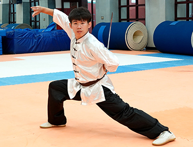 挑戰成為武林高手　運休所楊宜勳全國國術聯賽摘雙金