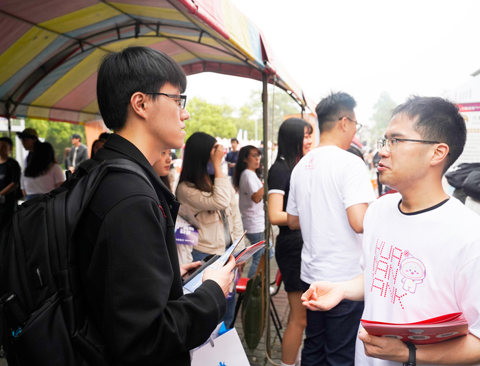 中正大學校園徵才月 8000 多個職缺 半數薪資超過 4 萬搶人才