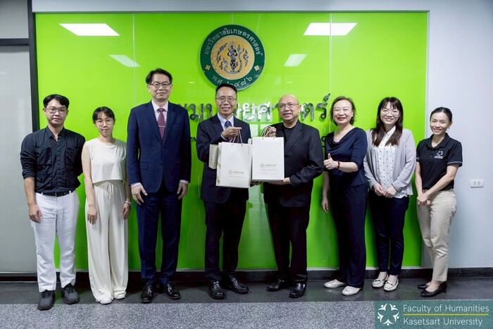 Expanding International Connections through Cross-Disciplinary Collaboration: The Center for Language Studies and the AIM-HI Promote Bilingual Education and Chinese Learning Programs