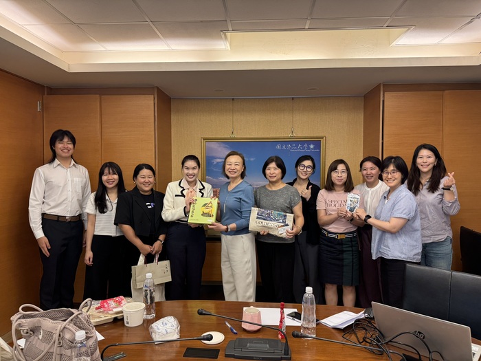 Expanding International Connections through Cross-Disciplinary Collaboration: The Center for Language Studies and the AIM-HI Promote Bilingual Education and Chinese Learning Programs
