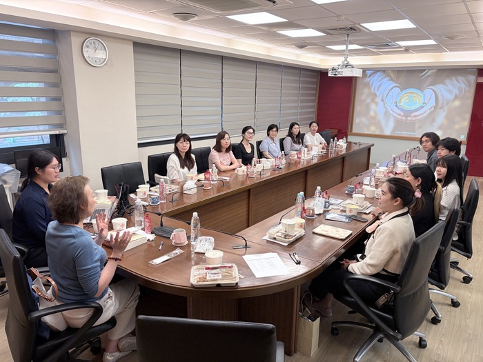 Expanding International Connections through Cross-Disciplinary Collaboration: The Center for Language Studies and the AIM-HI Promote Bilingual Education and Chinese Learning Programs