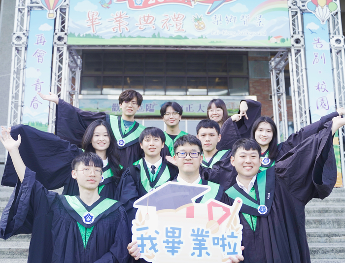 中正大學歡送近三千學子畢業　境外生親友團出席踴躍