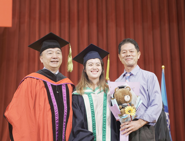 中正大學歡送近三千學子畢業　境外生親友團出席踴躍