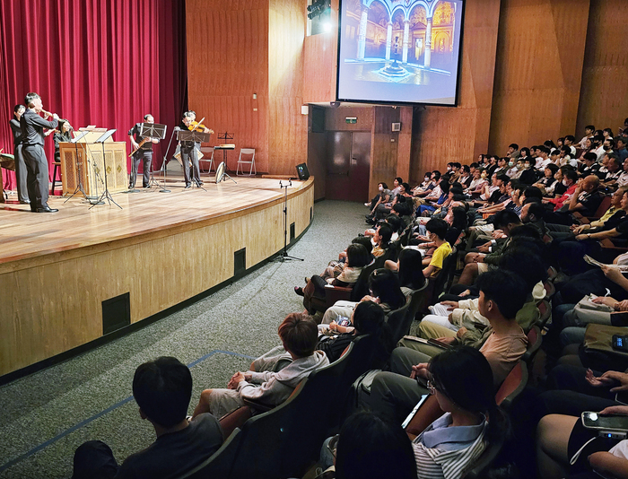 Travel Back 500 Years in Time! The Gleam Ensemble Presented “The Renaissance Dancing Master: From the Age of Discovery” as CCU’s 36th Anniversary Concert Premiered on October 21