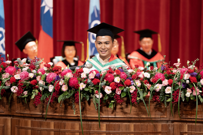 中正大學畢業典禮隆重登場！前 Google 台灣總經理簡立峰勉勵學子成為AI的指揮家